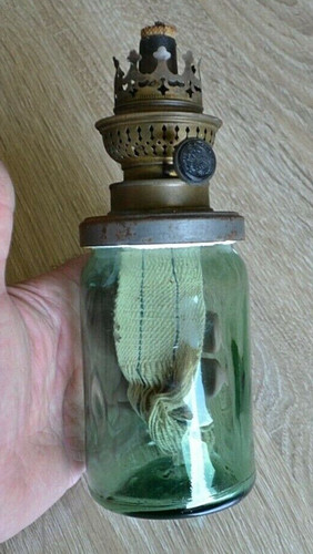 Ancienne lampe pétrole - à,