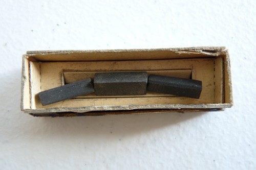 Charbons pour moteur avance - pour, d'avance