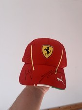 Casquette F1 Ferrari Dédicacée Charles Leclerc Carlos Sainz Victoire monaco