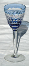 Verre en cristal de couleur: bleu. Baccarat? Saint Louis?  Haut. 19 cm