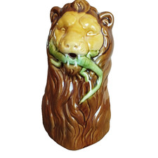 BEAU PICHET CRUCHE TETE DE LION EN FAIENCE CRAQUELEE. BARBOTINE