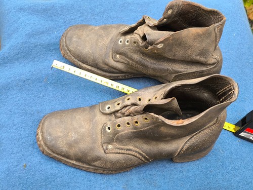 Brodequins cuir clouté poilu
