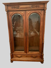 Vitrine deux portes en noyer