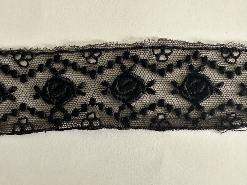 Ancien galon dentelle noire