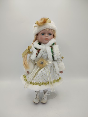 Jolie poupée porcelaine - poupée,