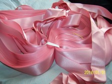 ANCIEN RUBAN EN SATIN DOUBLE FACE. SPLENDIDE. HAUT DE GAMME. COULEUR rose. N°102