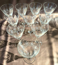 10 anciens verres à liqueur