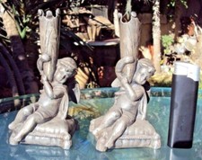 paire de bougeoirs en régule