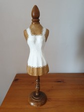 Mannequin bustier ancien en papier maché peint main sur pied en bois 10x43 cm