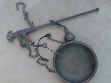 Ancienne balance à poutre en