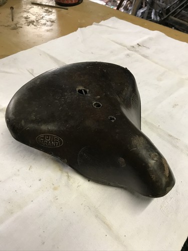 Ancienne très jolie selle - ancienne,