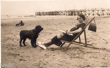 BL982 Carte Photo vintage card RPPC femme chien dog transat plage Arcachon sac