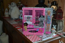 barbie avec le dressing de 15