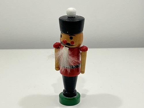 Figurine casse noix - en, bois