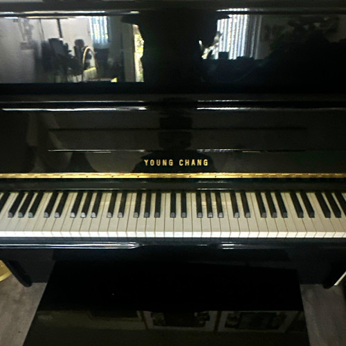 Young chang upright piano - young,