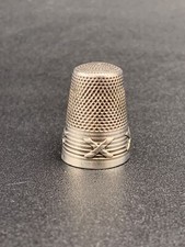 Dé à coudre en argent massif