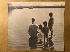 Photo Enfants à la mer vers 1900-1910 18 x 21 cm contrecollée sur carton