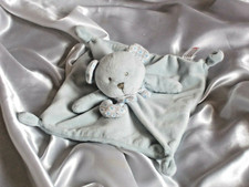 Doudou ours bleu ciel, coeur, écharpe imprimés, Nicotoy