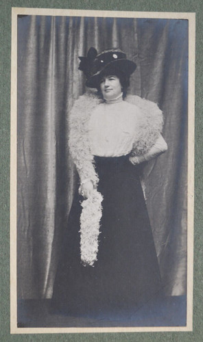 Photo ancienne femme au - photo,
