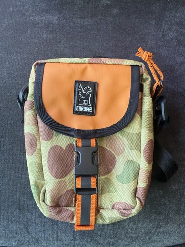 Nwot chrome duck camo shoulder - chrome,