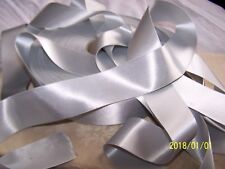ANCIEN RUBAN EN SATIN DOUBLE FACE. SPLENDIDE. HAUT DE GAMME. Gris argenté. N°117