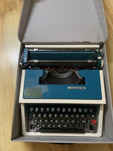 Machine écrire underwood - à,