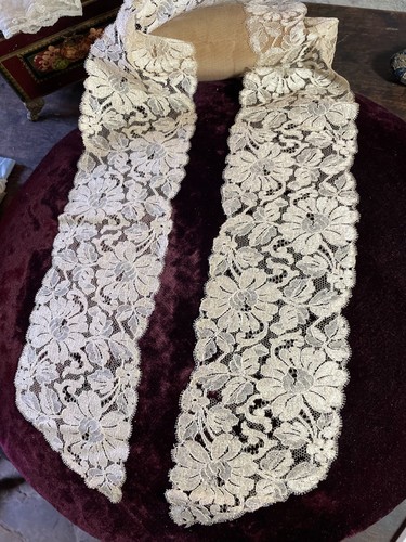 Dentelle ancienne - ancienne,