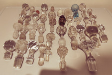 Lot De 37 Bouchons De Carafe En Verre Et Cristal Ancien