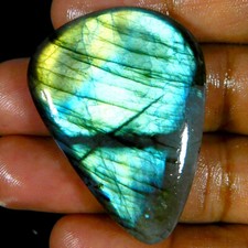 68.2Cts. Cabochon de poire 100