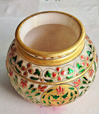 Pot en albâtre, à décor florale  émaillé et doré