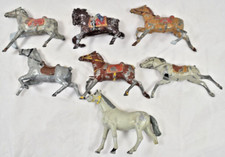 7 ANCIENS CHEVAUX FIGURINES EN