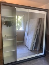 Grande armoire / dressing noir avec miroir et 4 portes en très bon etat