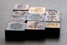 Lot de 10 anciens tampons en