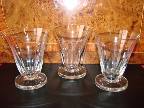 Ancien verre pied eau - ancien, /