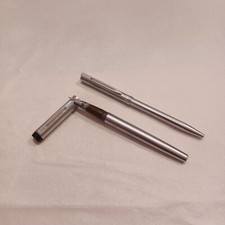 Waterman : 1 x stylo plume & 1