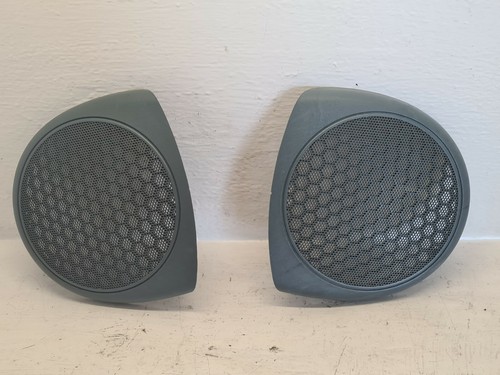Cache enceinte porte avant