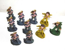 Lot de 9 santons en plastique