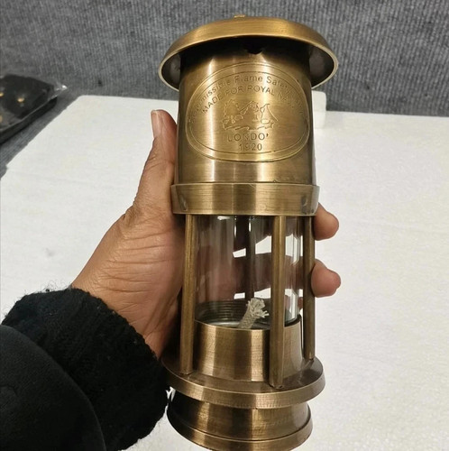 Ancienne lampe pétrole - ancienne, à