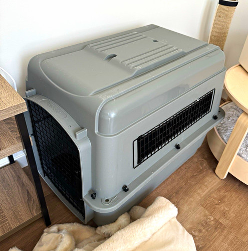 Petmate sky kennel - sky, dogs
