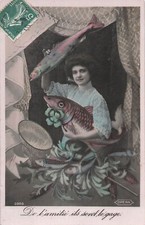 CP DE L'AMITIE ILS SONT LE GAGE FEMME ELEGANTE AVEC POISSONS RIDEAUX ILLUSTRES