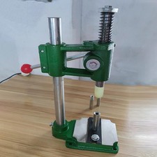 Machine à boutons en tissu -