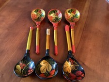 VINTAGE, LOT DE 6 CUILLERES EN BOIS LAQUÉ, ARTISANAT TRADITIONNEL RUSSE