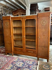 Bibliothèque vitrine style