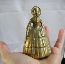 Cloche de table A L’effigie d'une marquise femme élégante en robe en bronze