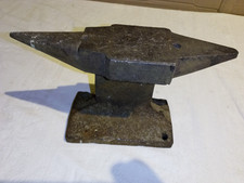 ANCIENNE PETITE ENCLUME EN FER FORGE 3,8 kg 