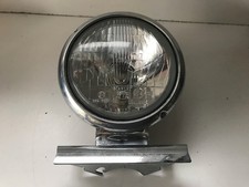 UNE OPTIQUE DE FEU PHARE AVANT