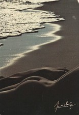 CPA - NUS SUR LA PLAGE DE