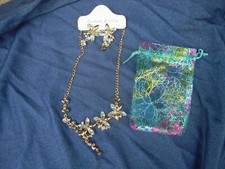 neuve parure collier boucles d oreille dorée + sachet cadeau fête des mères a