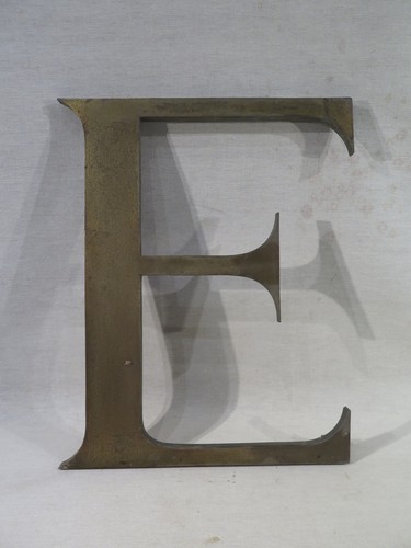 Ancienne lettre enseigne - e,