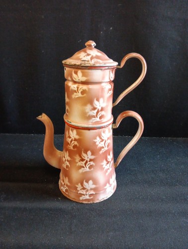 Ancienne cafetière émaillée